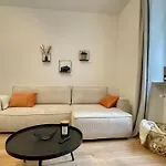 Stylisches Apartment In Zentraler Lage Mit Balkon