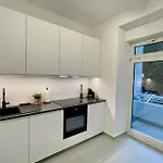 Stylisches Apartment In Zentraler Lage Mit Balkon